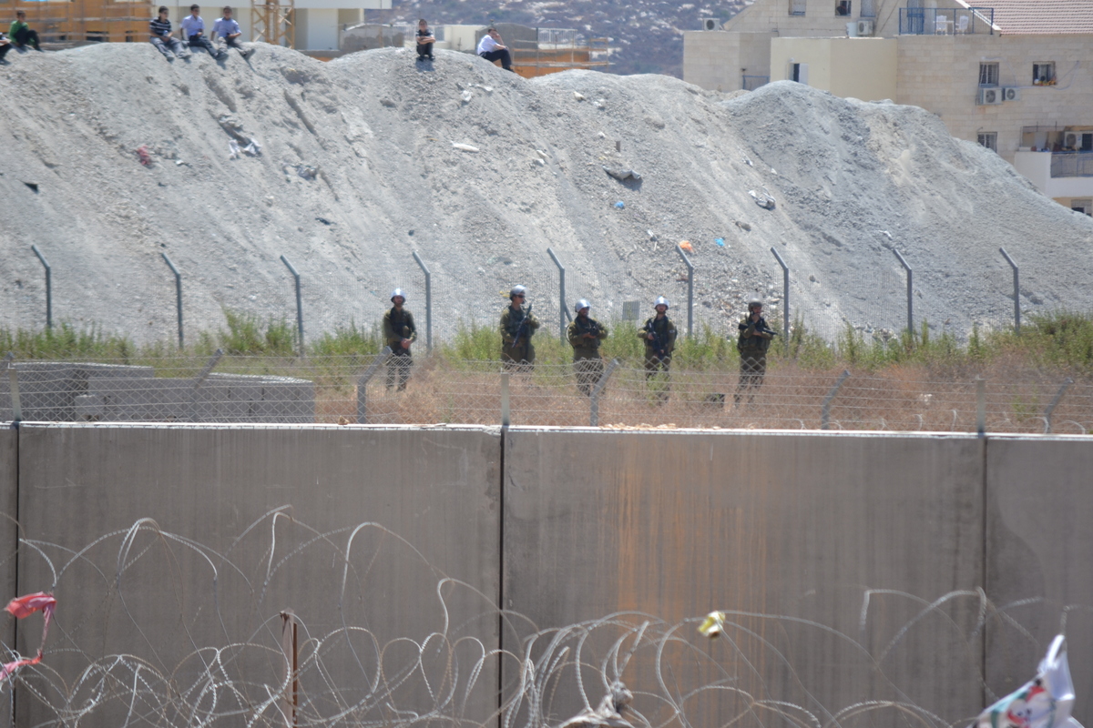 Israeli border police protecting Halamish settlement from Palestinian protesters in Bi'lin (David Kattenburg)