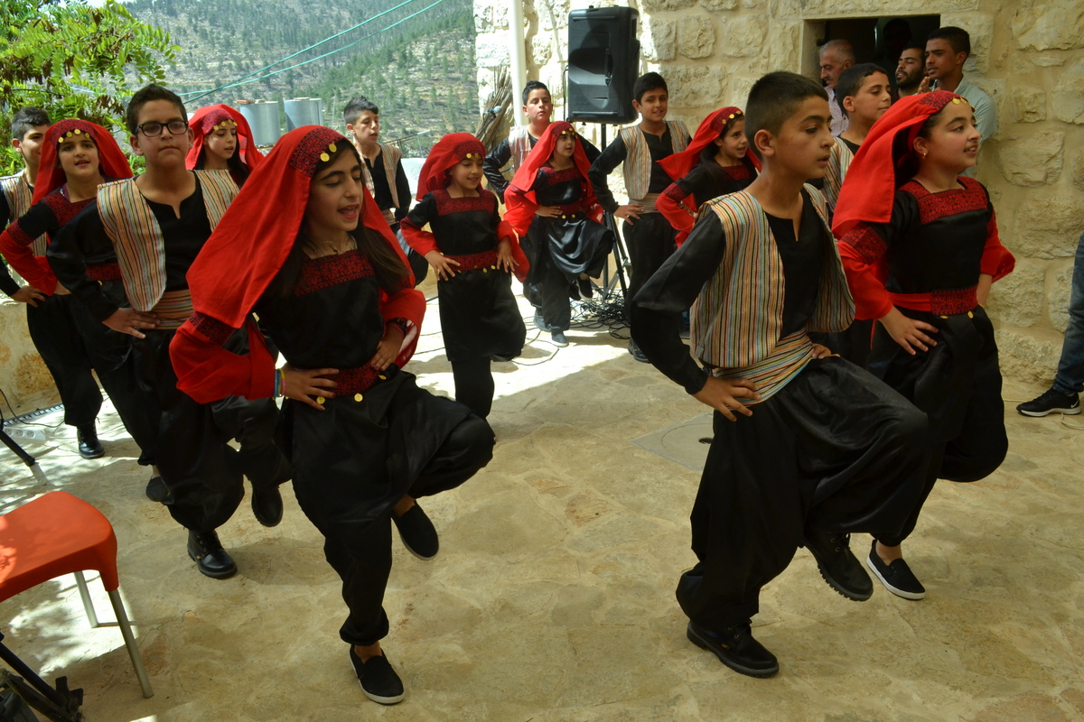 Palestinian kids perform traditional dabke
